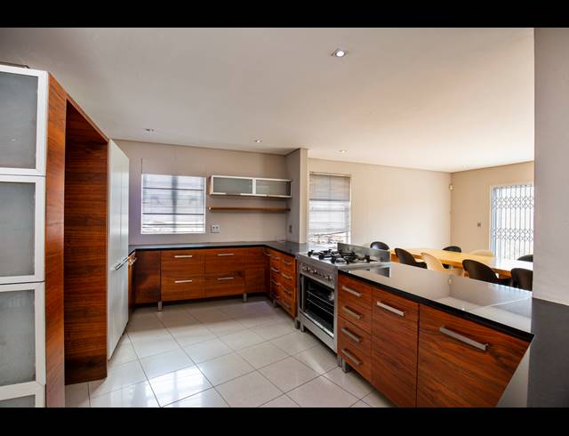 3 BEDROOM HOUSE FOR SALE IN OVERPORT